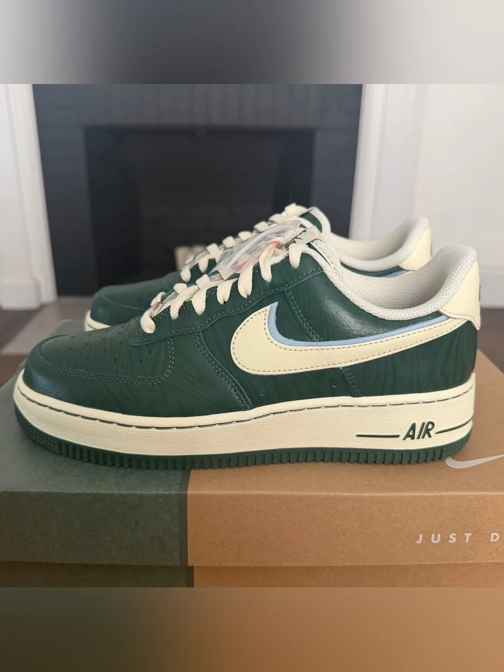 Nike Air Force 1 x LAAMS “Please Post Bills” - Mens Size 6.5 - (IM6604-323)